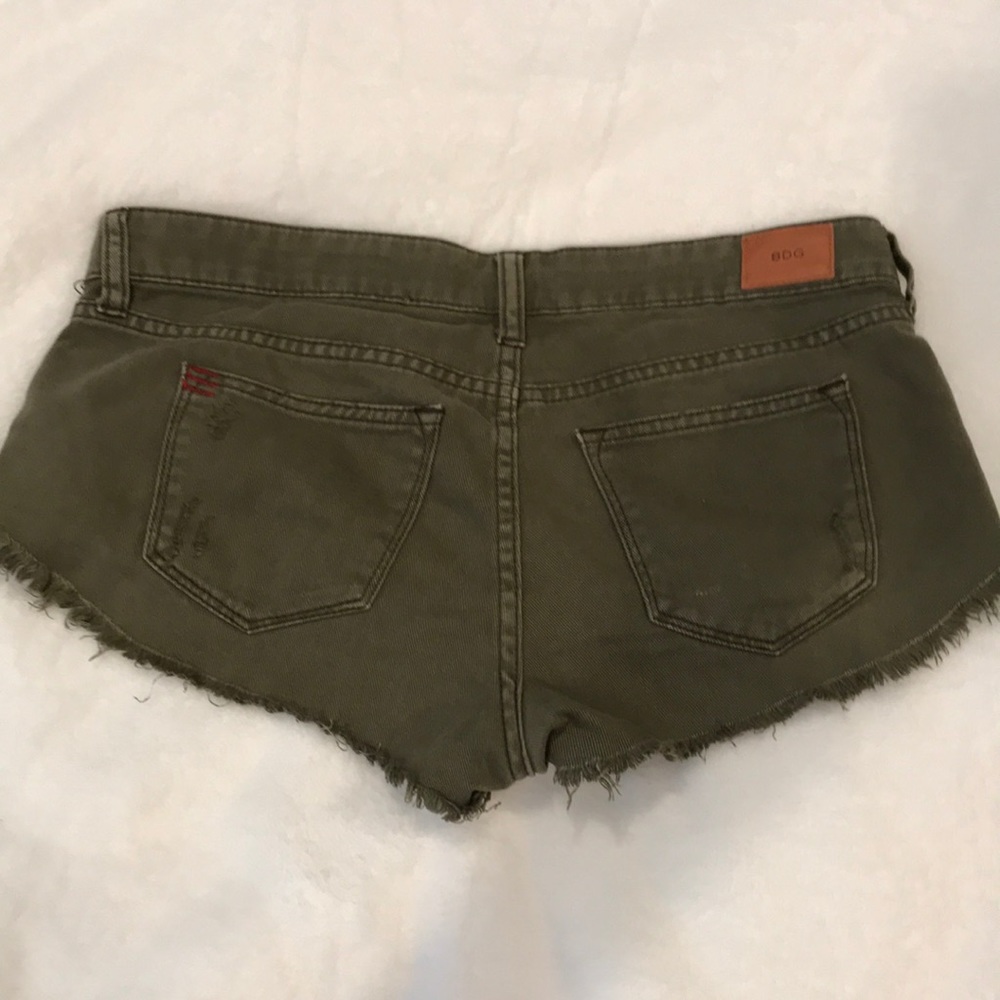 Low Ruse Shorts - Picture 2 of 4